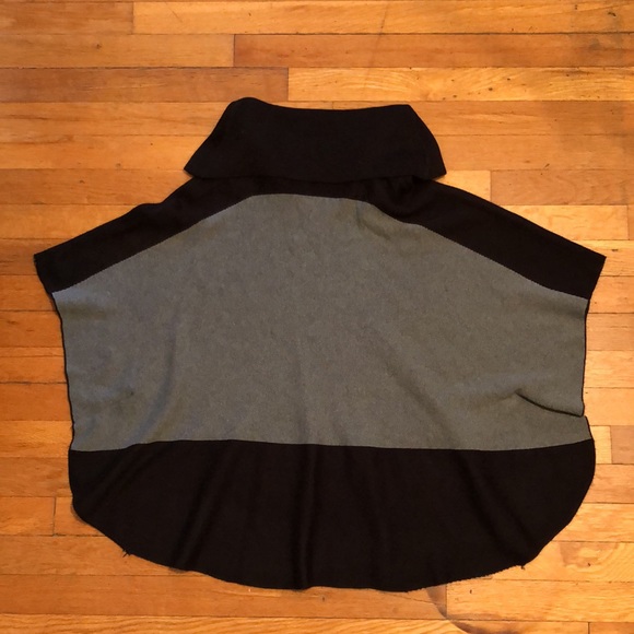 Fever Turtle/Cowl Neck Colorblock Poncho Sweater, size 1X - Picture 13 of 14